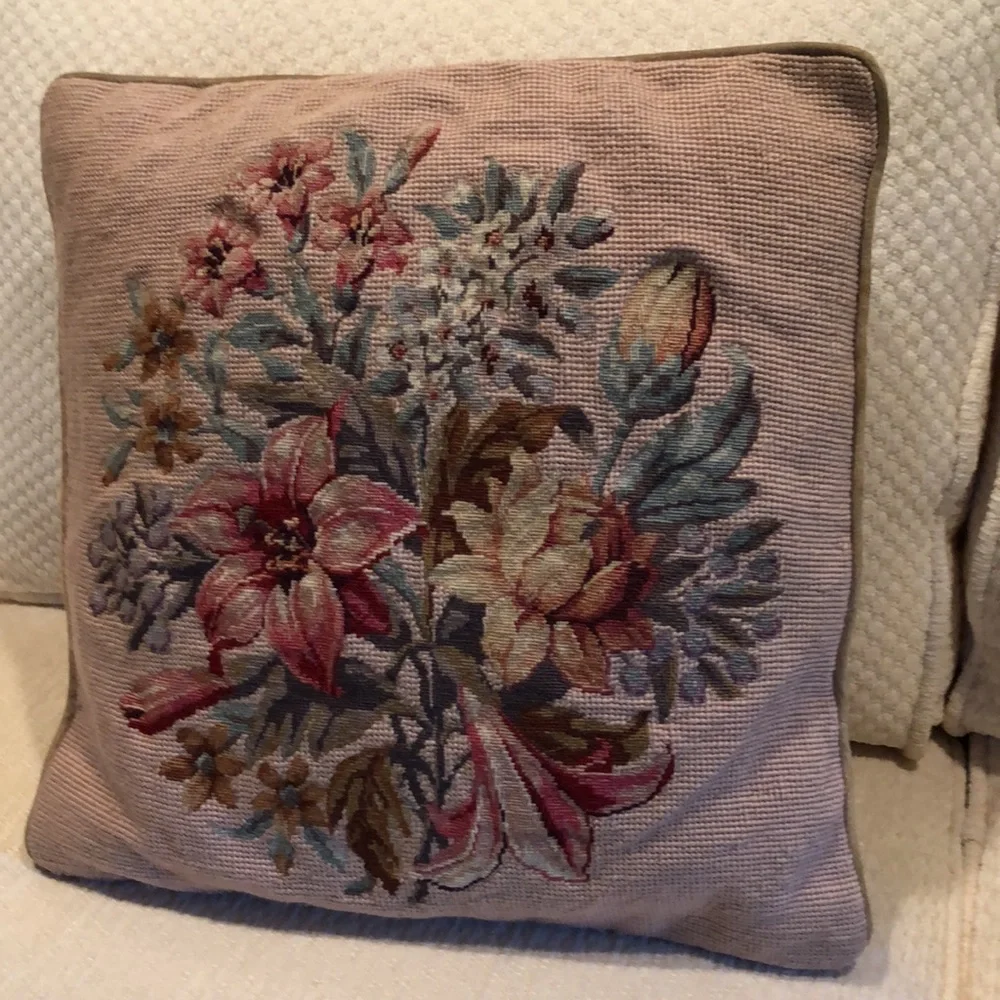 Vintage Shabby Steinwinder Enterprises Woolen Needlepoint Floral Pillow